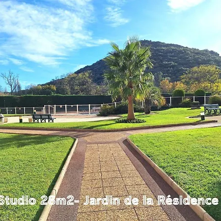 Avec Piscine Et Vue Degagee, Proche De