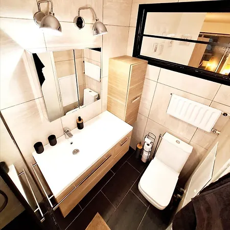 Appartement Avec Piscine Et Vue Degagee, Proche De