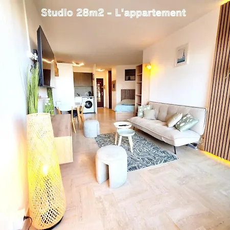 公寓 Avec Piscine Et Vue Degagee, Proche De Mandelieu